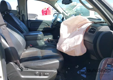 2008 Chevrolet Tahoe Ltz z USA, uszkodzony, nr VIN 1GNFC13J98R233238